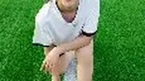 赵女儿分享旅行甜蜜瞬间，与未婚夫热吻秀恩爱